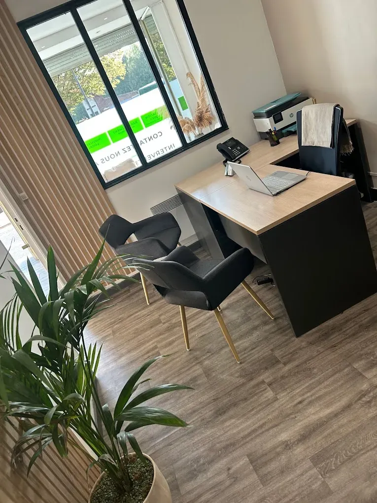 Bureau d'accueil moderne et lumineux au sein des pompes funèbres As-Salam